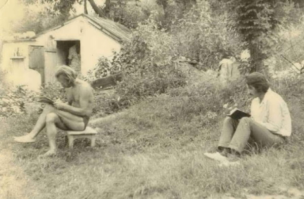 Image - Ivan Marchuk painting in Hrebeni near Kyiv (1960s).